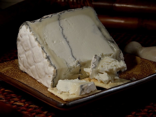 сыр с голубой плесенью